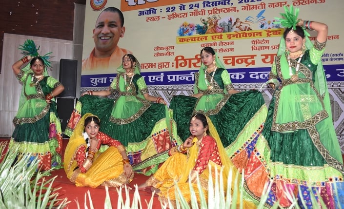 राज्य युवा उत्सव 2025-26 के दूसरे दिन लोकनृत्य और लोकगीतों की मनमोहक प्रस्तुतियों ने दर्शकों को