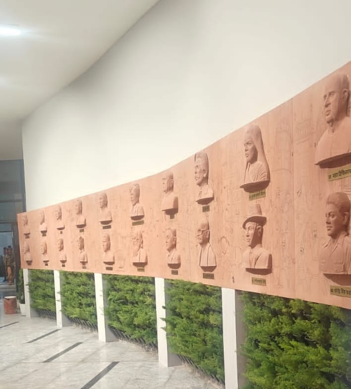 राष्ट्र प्रेरणा स्थल पर चल रहीं तैयारियां। राष्ट्र प्रेरणा स्थल पर चल रहीं तैयारियां।