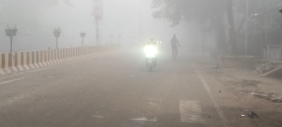 सुबह के समय छाया रहा घना कोहरा-संवाद सुबह के समय छाया रहा घना कोहरा-संवाद