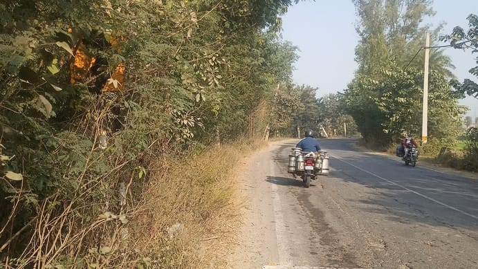 शहर में रेलवे बाईपास पर सड़क से नीचा बरम। संवाद शहर में रेलवे बाईपास पर सड़क से नीचा बरम। संवाद