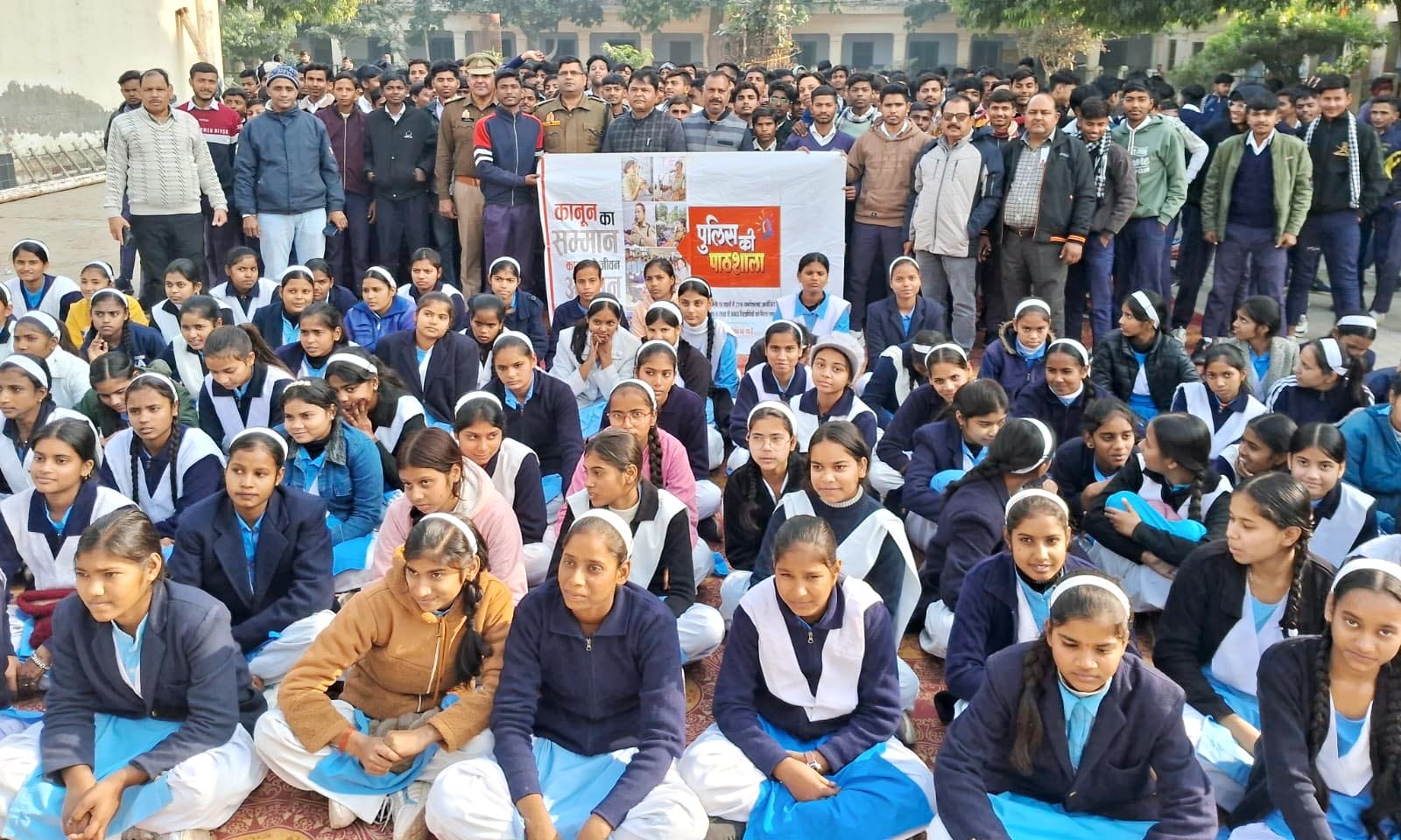 उझानी में पुलिस की पाठशाला में बोलते एसपी सिटी विजयेंद्र द्विवेदी। संवाद उझानी में पुलिस की पाठशाला में बोलते एसपी सिटी विजयेंद्र द्विवेदी। संवाद