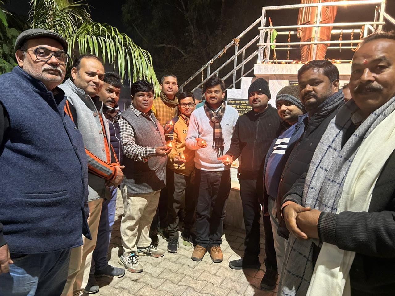 52 दीपों से रोशन हुआ पटेल चौक, उद्योग व्यापार मंडल ने मनाया 52वां स्थापना दिवस 52 दीपों से रोशन हुआ पटेल चौक, उद्योग व्यापार मंडल ने मनाया 52वां स्थापना दिवस
