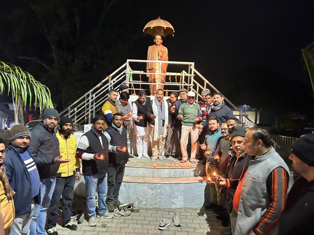 52 दीपों से रोशन हुआ पटेल चौक, उद्योग व्यापार मंडल ने मनाया 52वां स्थापना दिवस 52 दीपों से रोशन हुआ पटेल चौक, उद्योग व्यापार मंडल ने मनाया 52वां स्थापना दिवस