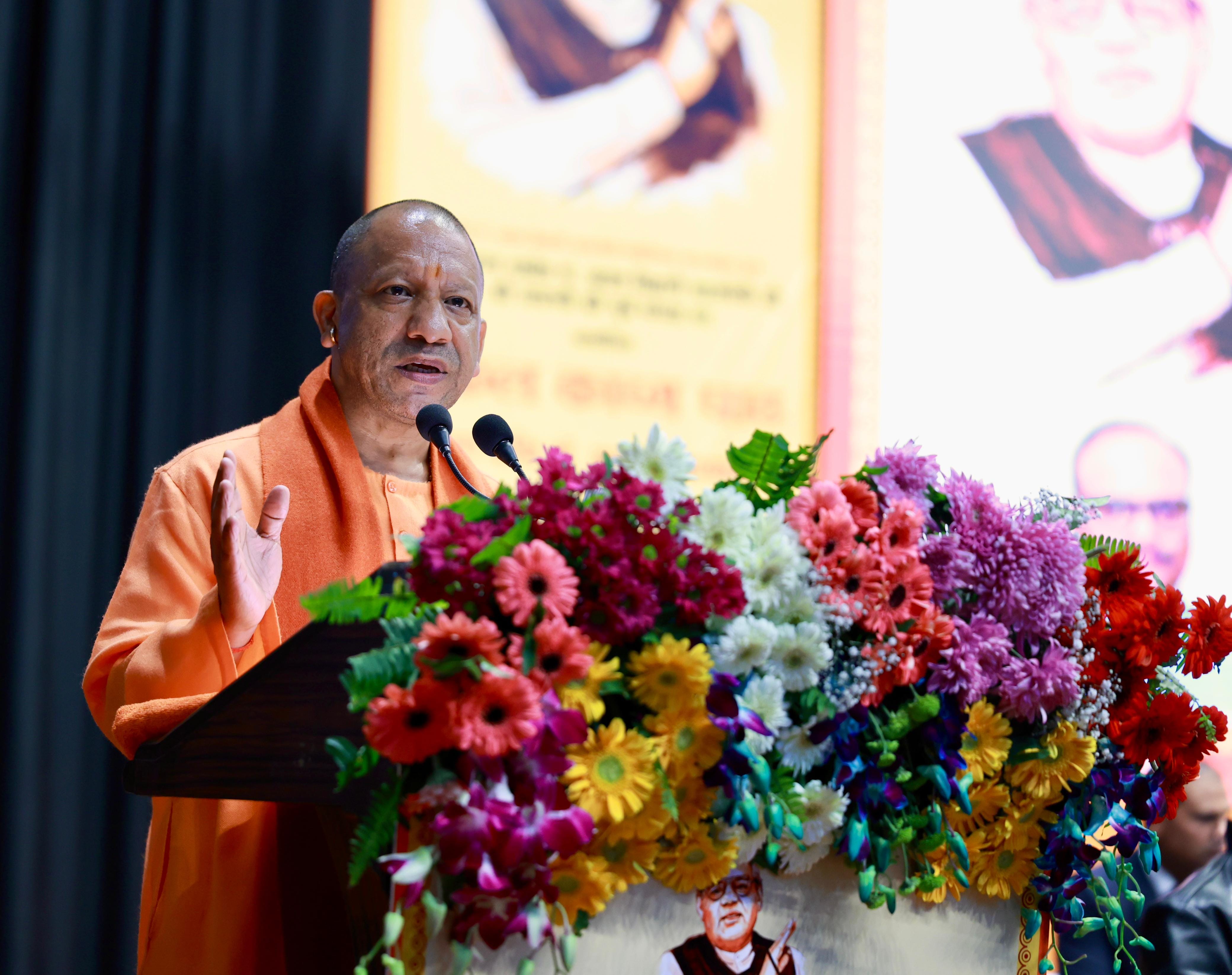 अटल बिहारी वाजपेयी के जन्मदिवस की पूर्व संध्या पर साइटिफिक कन्वेंशन सेंटर में कार्यक्रम हुआ। इस अटल बिहारी वाजपेयी के जन्मदिवस की पूर्व संध्या पर साइटिफिक कन्वेंशन सेंटर में कार्यक्रम हुआ। इस
