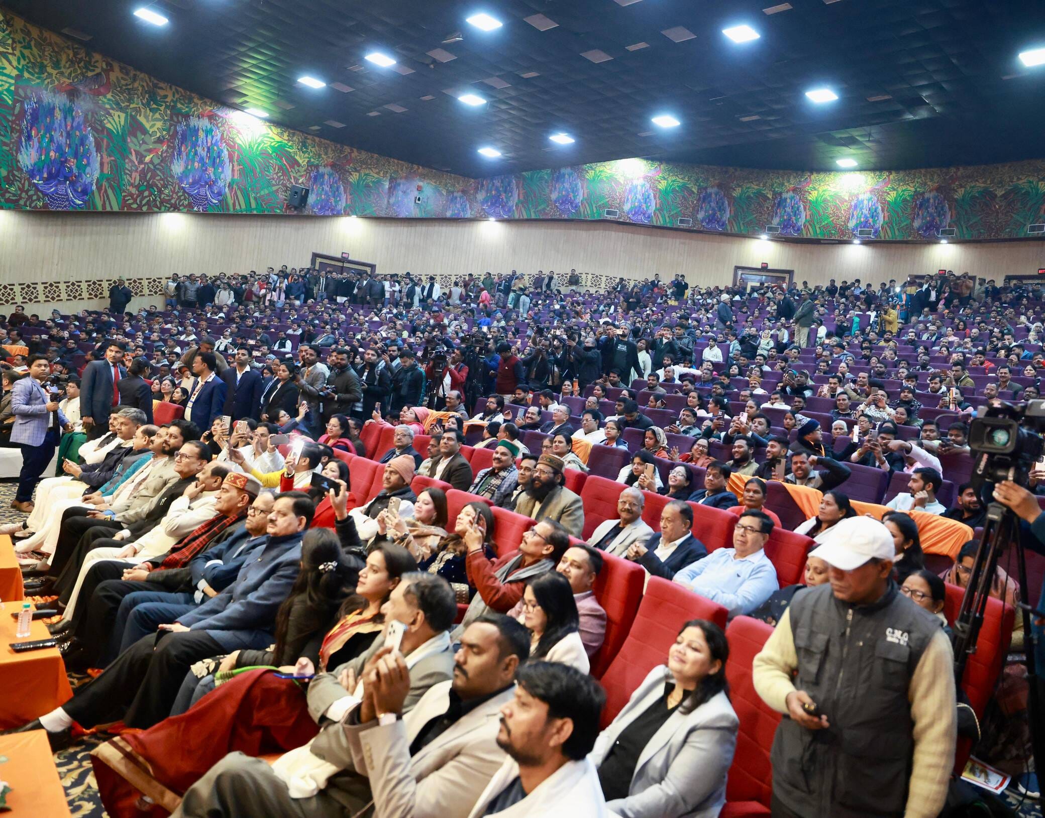 अटल बिहारी वाजपेयी के जन्मदिवस की पूर्व संध्या पर साइटिफिक कन्वेंशन सेंटर में कार्यक्रम हुआ। इस अटल बिहारी वाजपेयी के जन्मदिवस की पूर्व संध्या पर साइटिफिक कन्वेंशन सेंटर में कार्यक्रम हुआ। इस