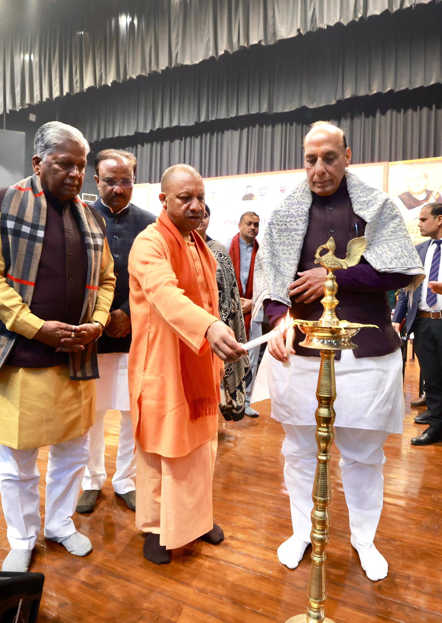 अटल बिहारी वाजपेयी के जन्मदिवस की पूर्व संध्या पर साइटिफिक कन्वेंशन सेंटर में कार्यक्रम हुआ। इस अटल बिहारी वाजपेयी के जन्मदिवस की पूर्व संध्या पर साइटिफिक कन्वेंशन सेंटर में कार्यक्रम हुआ। इस