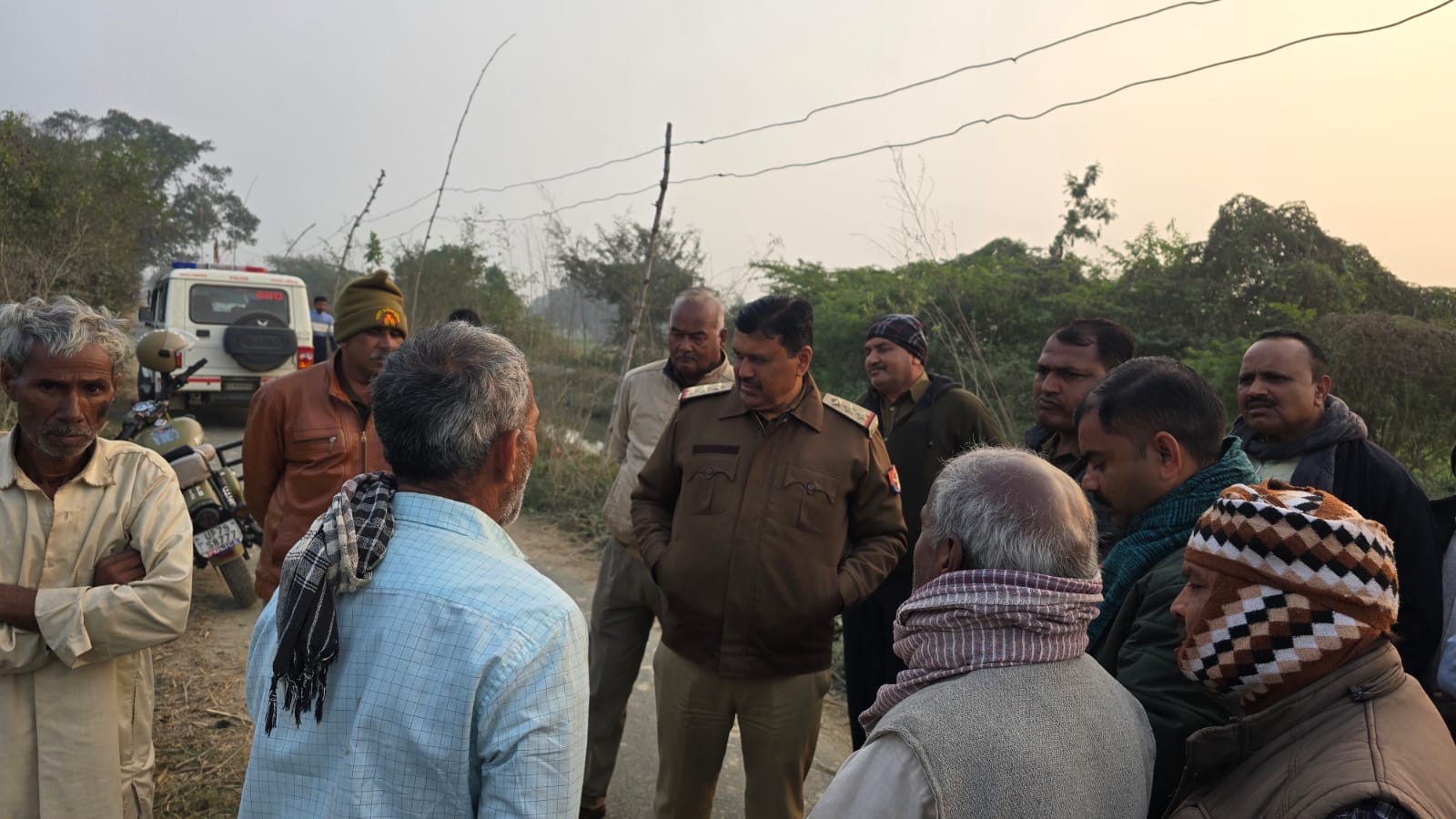 फोटो-16-माइनर की सफाई करती जेसीबी।संवाद फोटो-16-माइनर की सफाई करती जेसीबी।संवाद