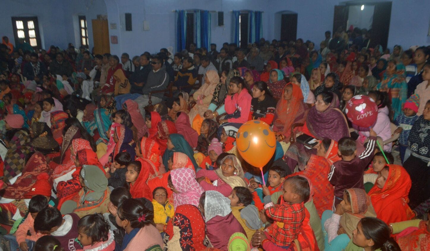 फोटो 36 : क्रिसमस पर सजा मैथोडिस्ट एपिस कोपल चर्च। संवाद