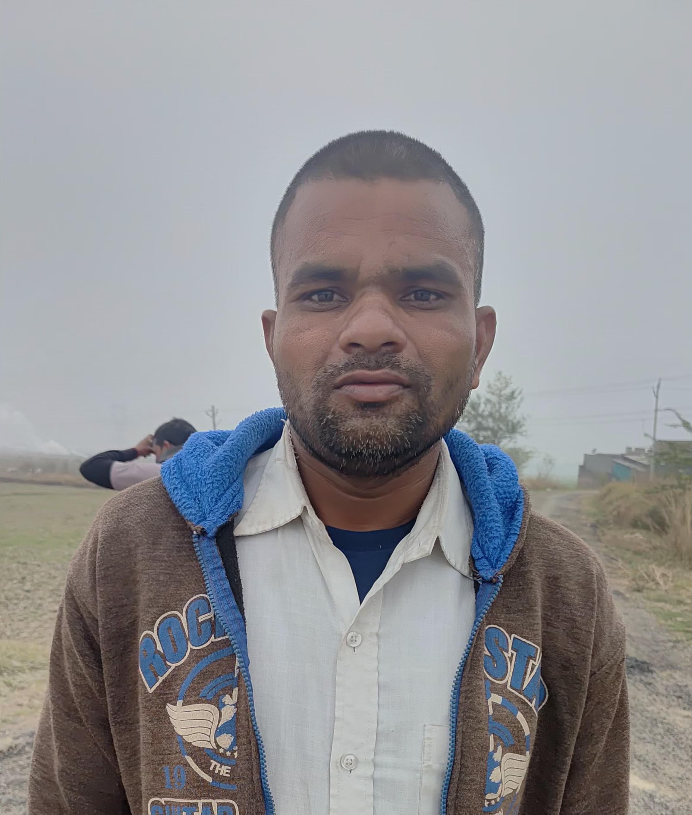 करनाईपुर क्षेत्र के गौहानी गांव में सड़क पर उखड़ने लगी गिट्टी और बजरी करनाईपुर क्षेत्र के गौहानी गांव में सड़क पर उखड़ने लगी गिट्टी और बजरी