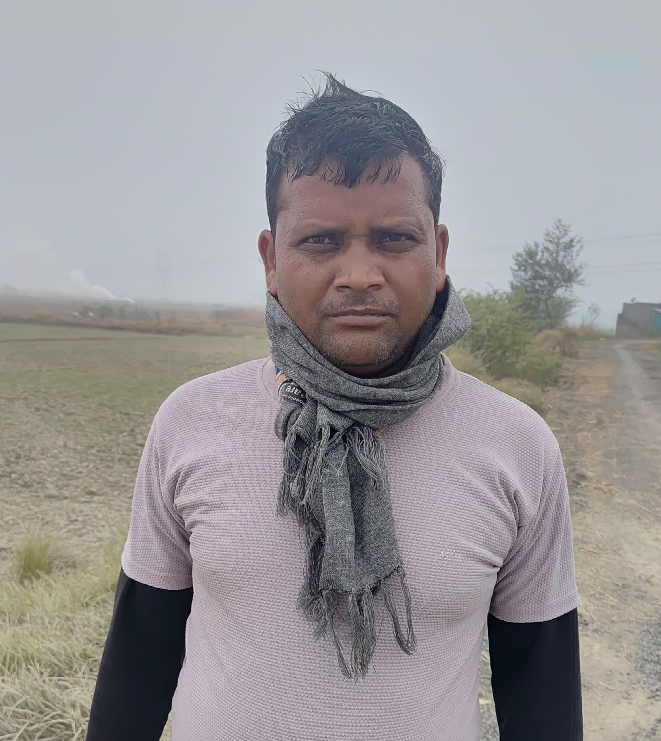 करनाईपुर क्षेत्र के गौहानी गांव में सड़क पर उखड़ने लगी गिट्टी और बजरी करनाईपुर क्षेत्र के गौहानी गांव में सड़क पर उखड़ने लगी गिट्टी और बजरी