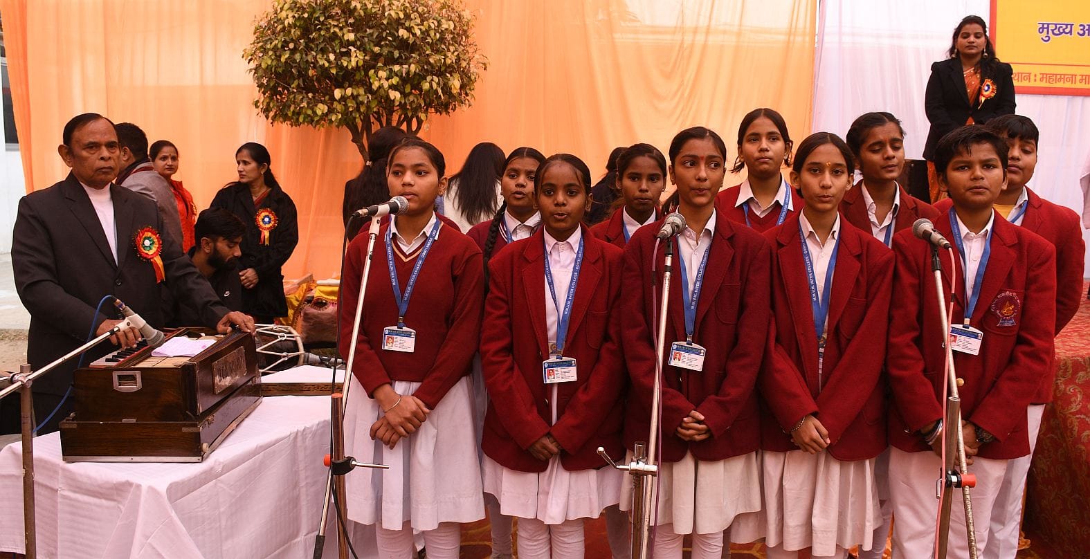 मदन मोहन मालवीय की 164वीं जयंती की पूर्व संध्या पर बुधवार को आयोजित समारोह में मुख्य अतिथि पुष्