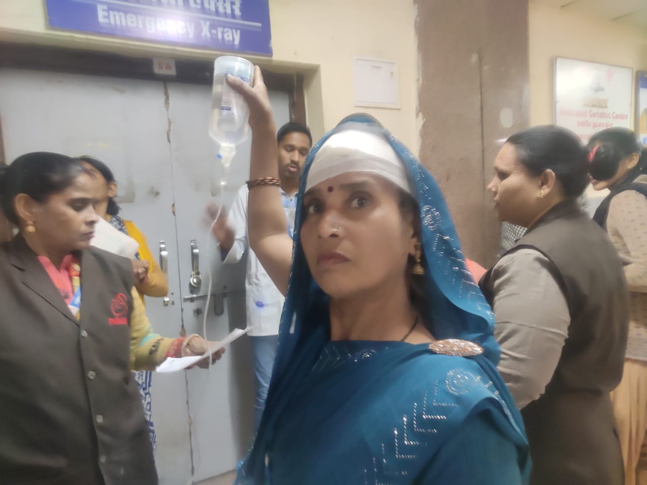 पुष्कर के किशनपुरा मोड़ पर निजी बस पलटी, 20 से अधिक यात्री घायल