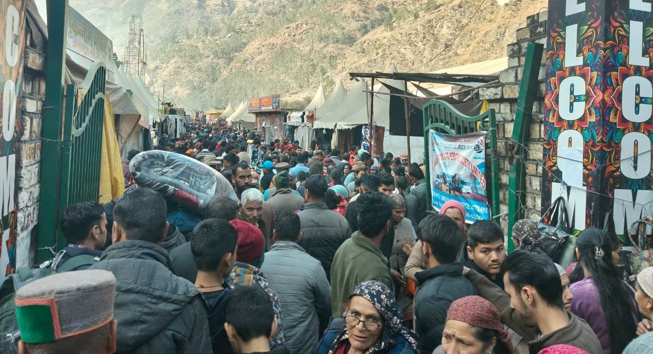 रामपुर के नए बस अड्डे में जाम से जूझते रहे हजारों लोग। स्रोत : जागरूक पाठक