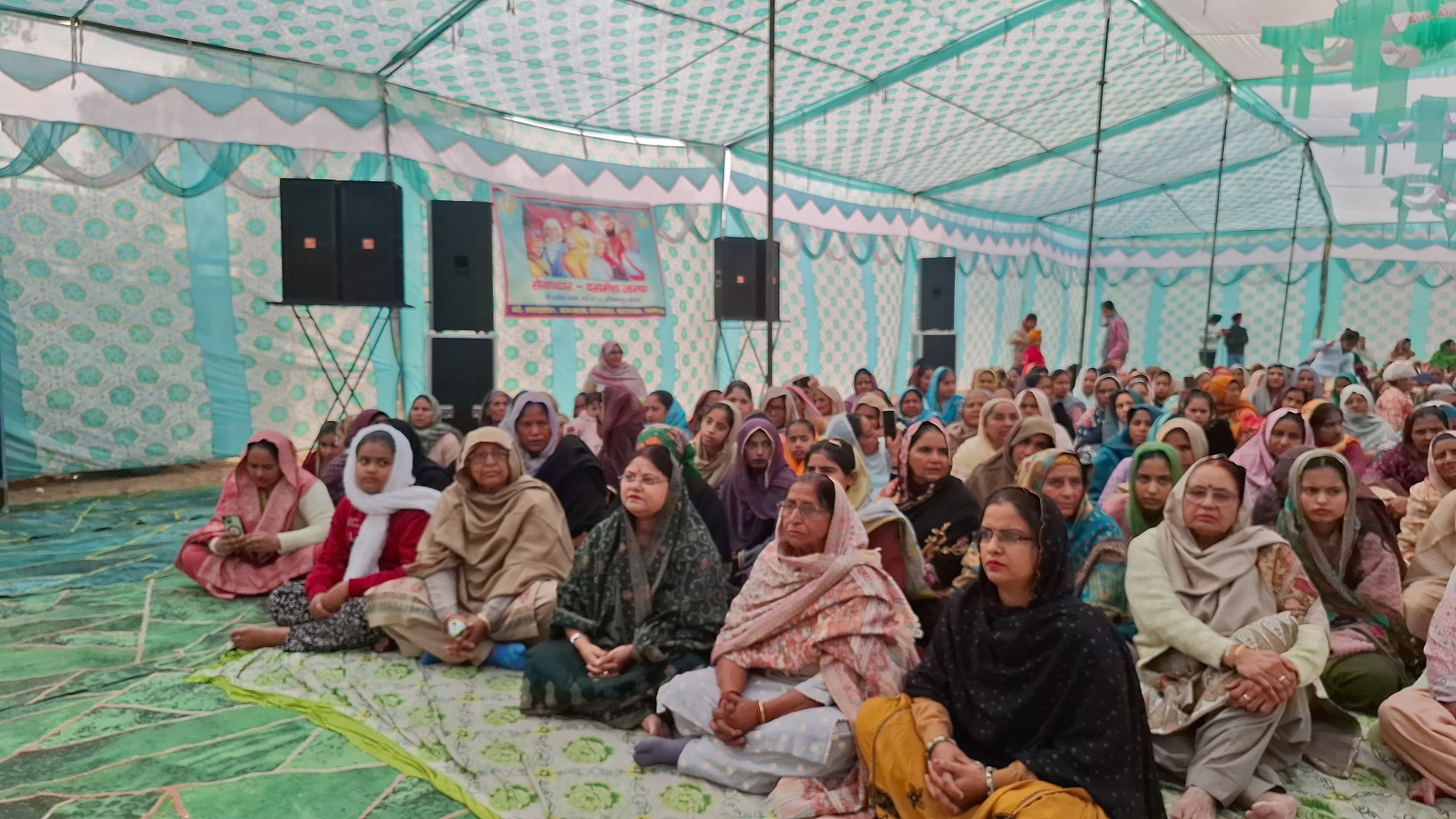 शहीदी दिवस के अवसर पर सजा दरबार साहिब स्रोत संवाद