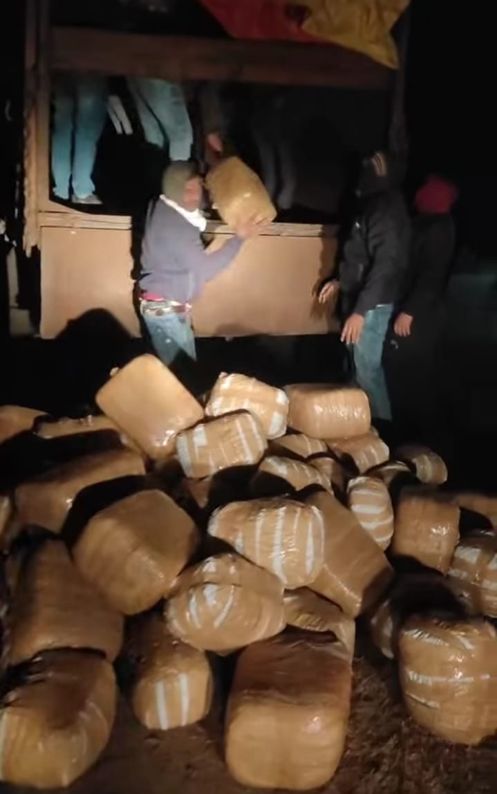 वह ट्रक जिसमें गांजा की तस्करी की जा रही थी