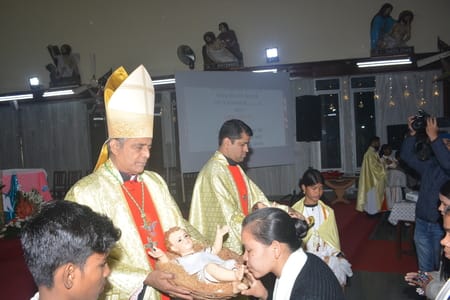 यीशु के बुधवार आधी रात को जन्म लेने के साथ हजरतगंज के कैथेड्रल में मनाया गया जश्न। यीशु के बुधवार आधी रात को जन्म लेने के साथ हजरतगंज के कैथेड्रल में मनाया गया जश्न।