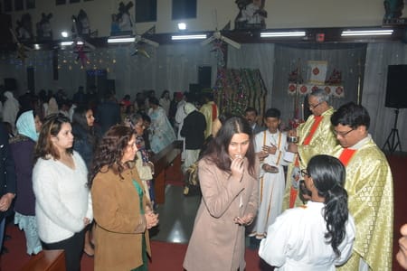 यीशु के बुधवार आधी रात को जन्म लेने के साथ हजरतगंज के कैथेड्रल में मनाया गया जश्न। यीशु के बुधवार आधी रात को जन्म लेने के साथ हजरतगंज के कैथेड्रल में मनाया गया जश्न।