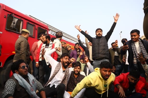 अखिल भारतीय हिंदू महासभा ने बांग्लादेश में हिंदुओं पर हो रहे अत्याचार के विरोध में किया प्रदर्श