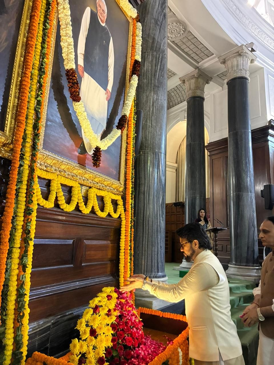 अटल जयंती पर झटवाड़ बूथ पर आयोजित कार्यक्रम में श्रद्धासुमन अर्पित करते विधायक आशीष शर्मा एवं अ अटल जयंती पर झटवाड़ बूथ पर आयोजित कार्यक्रम में श्रद्धासुमन अर्पित करते विधायक आशीष शर्मा एवं अ