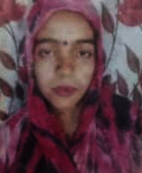 बाबा बाबूराम की गोद में मृतक सेठपाल की बेटी परी। संवाद बाबा बाबूराम की गोद में मृतक सेठपाल की बेटी परी। संवाद