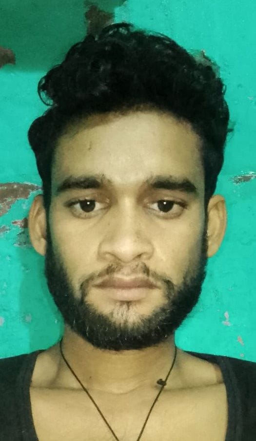 बाबा बाबूराम की गोद में मृतक सेठपाल की बेटी परी। संवाद बाबा बाबूराम की गोद में मृतक सेठपाल की बेटी परी। संवाद