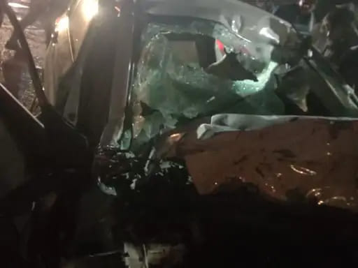 शव को जिला अस्पताल से ले जाते परिजन