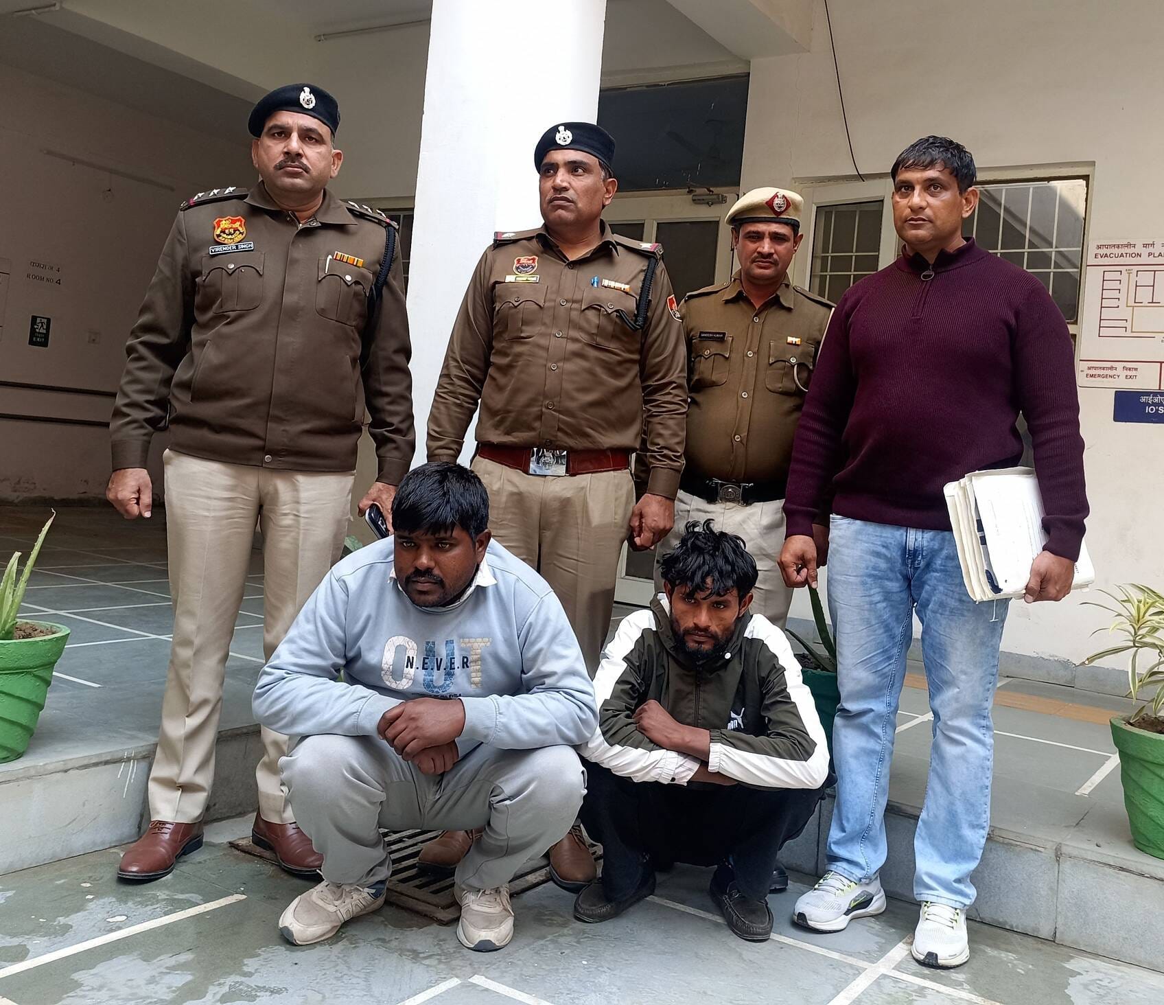 फोटो :35: सोनीपत के गोहाना में खुद के अपहरण की साजिश रचने व तूड़े की ट्राली जलाने के आरोपी पुलिस
