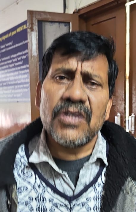 खैरा अस्पताल में जाचं करवाने आई महिला, लेकिन डाक्टरों की हड़ताल होने चलते उसे वापिस लौटना पड़ा।