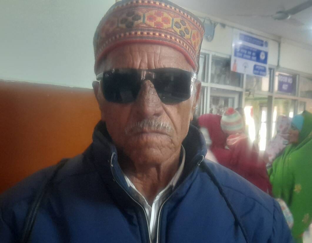 खैरा अस्पताल में जाचं करवाने आई महिला, लेकिन डाक्टरों की हड़ताल होने चलते उसे वापिस लौटना पड़ा।