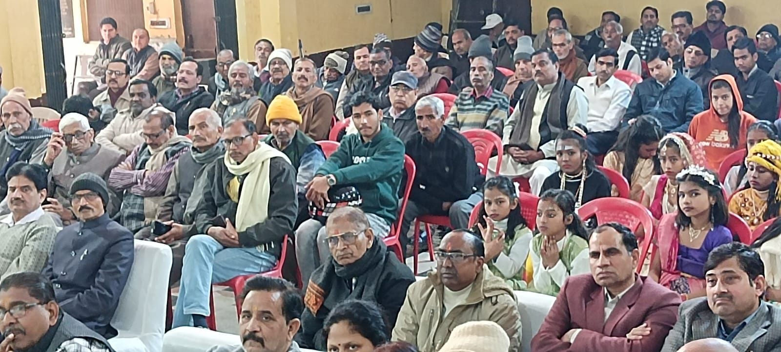 मालवीय जयंती कार्यक्रम में समाज के लिए संबोधित करते ब्राह्मण नेता। संवाद