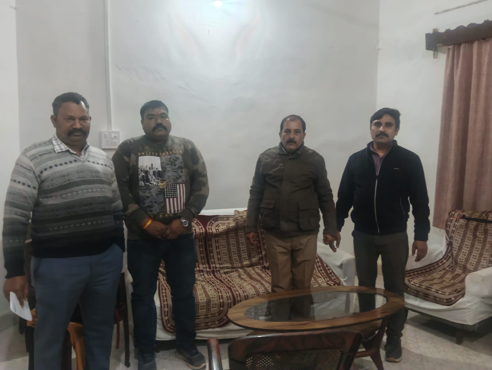 चुरहट एसडीएम का स्टेनो हुआ गिरफ्तार चुरहट एसडीएम का स्टेनो हुआ गिरफ्तार