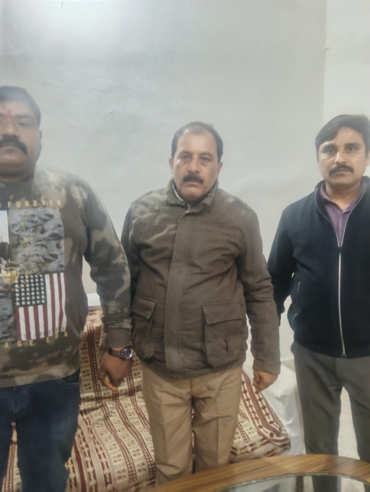 चुरहट एसडीएम का स्टेनो हुआ गिरफ्तार 