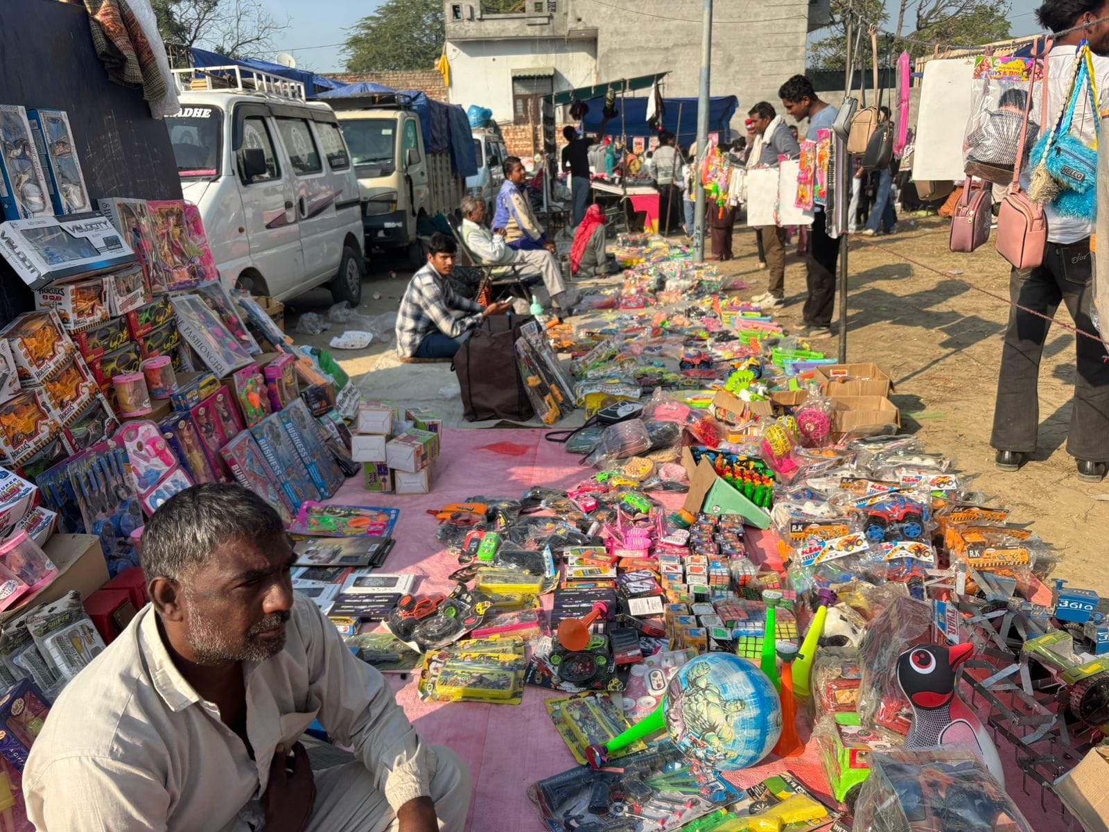 शहर की मलिक नगर की चर्च में फॉदर डीपी थॉमस क्रिसमस मनाते हुए शहर की मलिक नगर की चर्च में फॉदर डीपी थॉमस क्रिसमस मनाते हुए