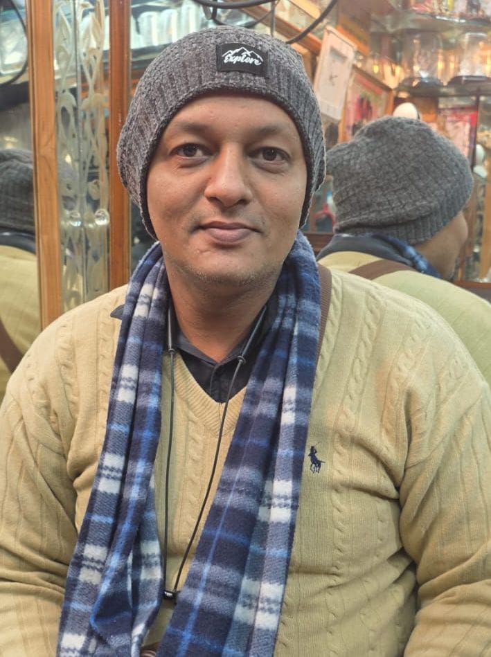 47...रोहतक के रेलवे रोड पर चांदी के आभूषण खरीदतीं महिलाएं। संवाद