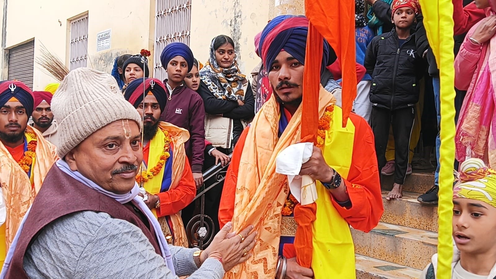 अनूपशहर में निकाली गई पालकी शोभायात्रा की अगुवाई करते पंज प्यारे। संवाद अनूपशहर में निकाली गई पालकी शोभायात्रा की अगुवाई करते पंज प्यारे। संवाद