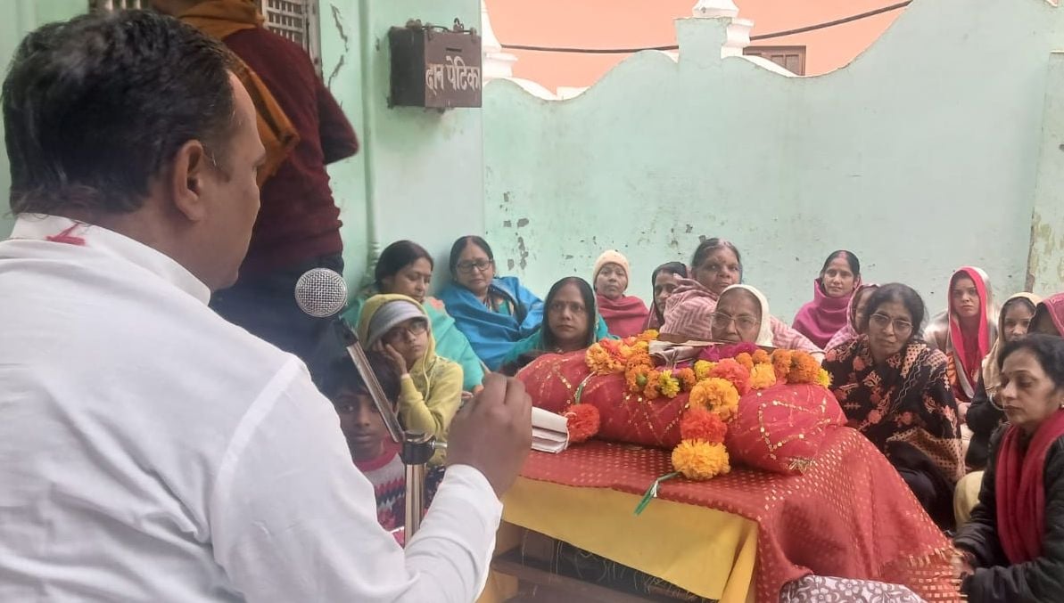 बिसौली में कृष्ण कथा कहते रविकांत शास्त्री। संवाद बिसौली में कृष्ण कथा कहते रविकांत शास्त्री। संवाद