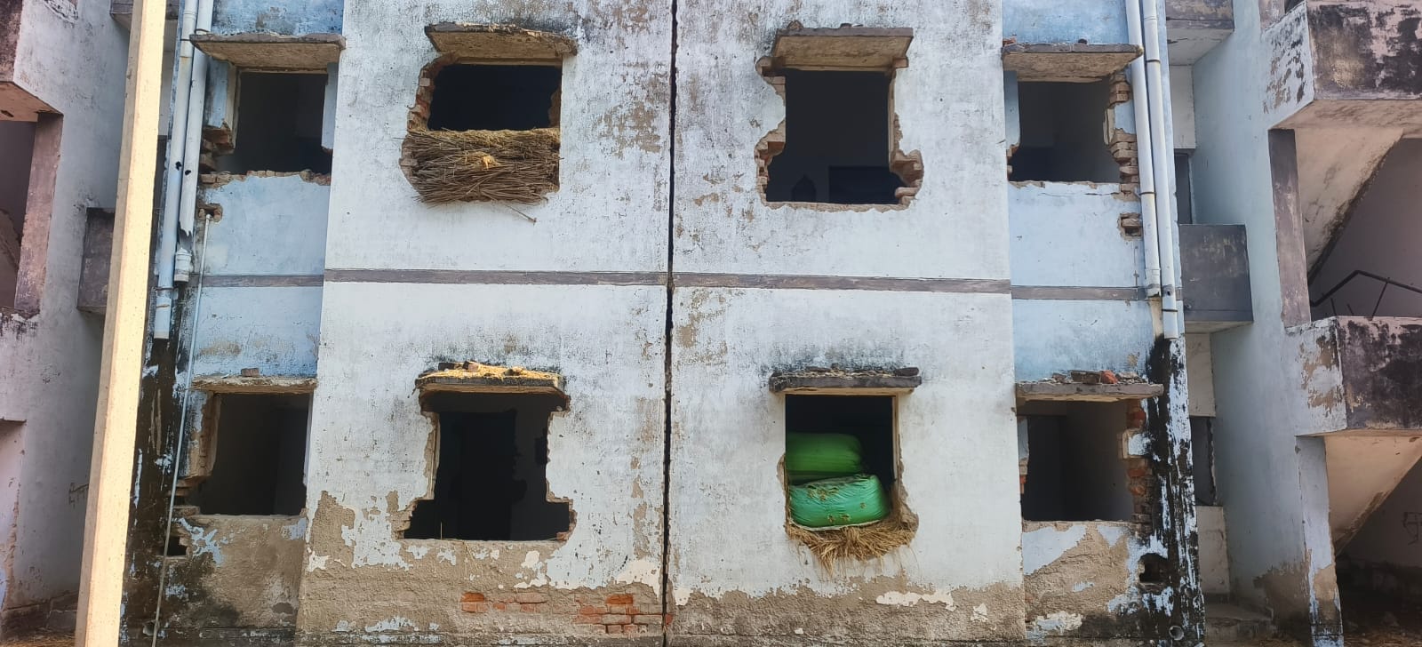बदहाल कांशीराम कॉलोनी अजुहा का हाल। संवाद बदहाल कांशीराम कॉलोनी अजुहा का हाल। संवाद