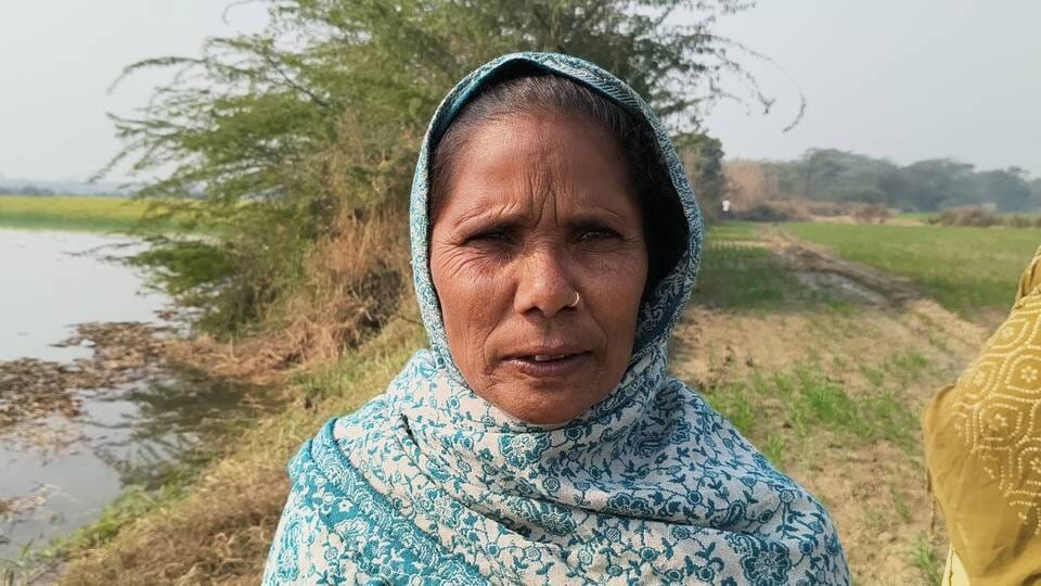 फसल डूबने वाली खबर के साथ: निक्की देवी फसल डूबने वाली खबर के साथ: निक्की देवी