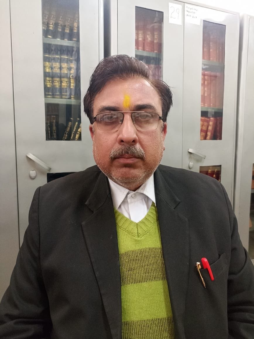 फोटो 24: अधिवक्ता वेदप्रकाश शर्मा।