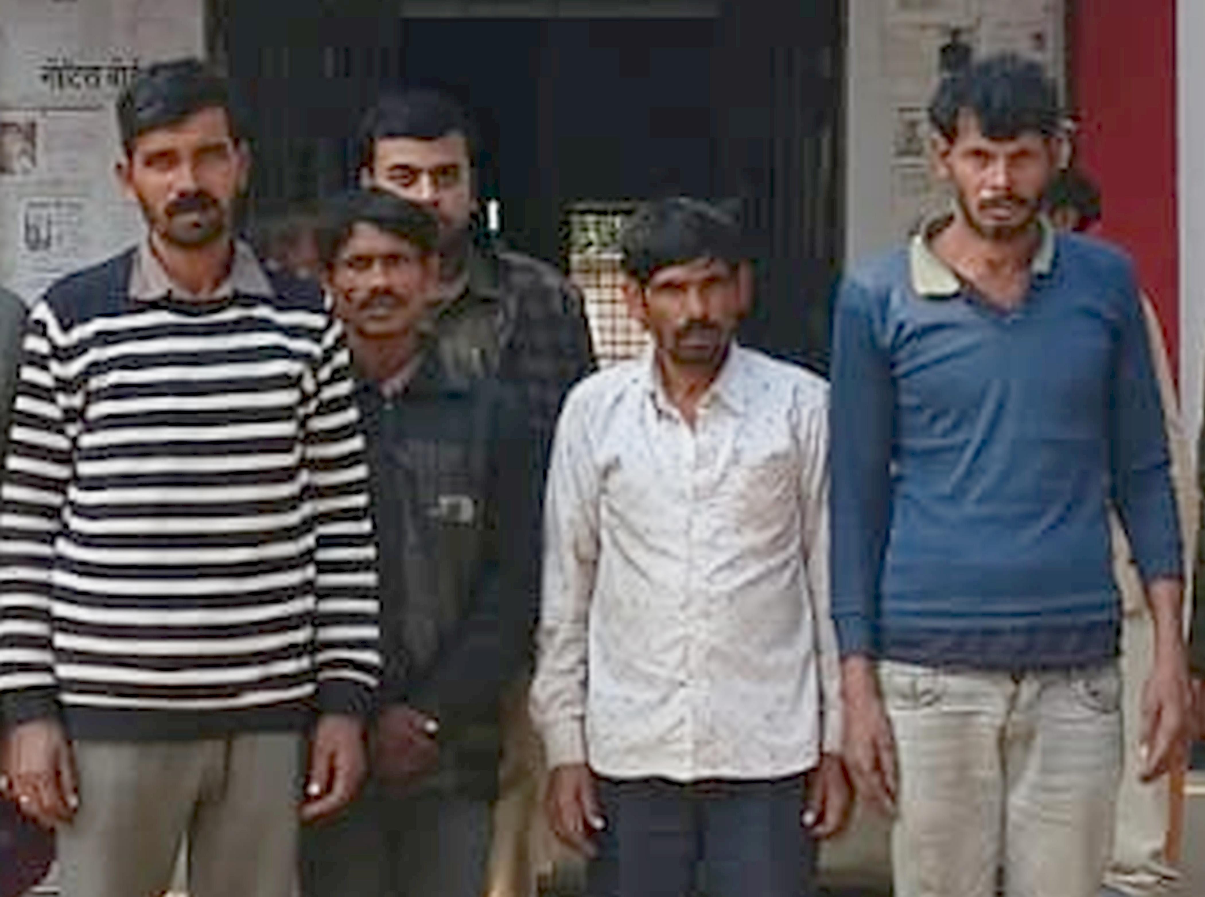 फोटो 39-ललौली थाने में पकड़े गए आरोपी। स्रोत पुलिस