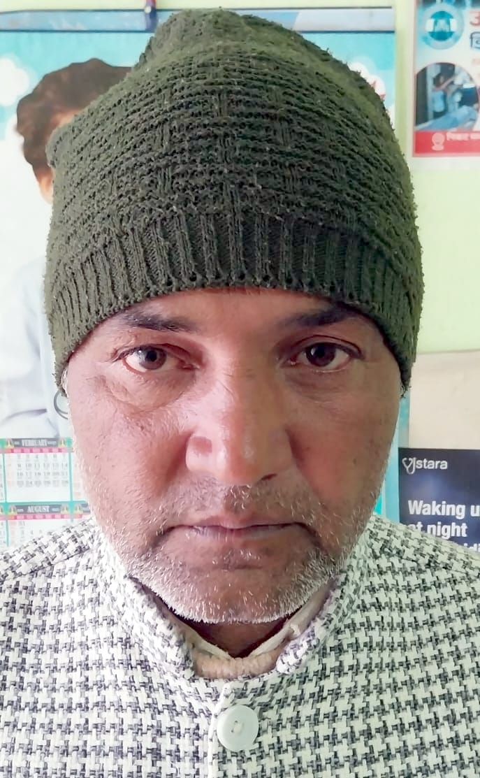 गवां में मुख्य बाजार की टूटी।सड़क। संवाद गवां में मुख्य बाजार की टूटी।सड़क। संवाद
