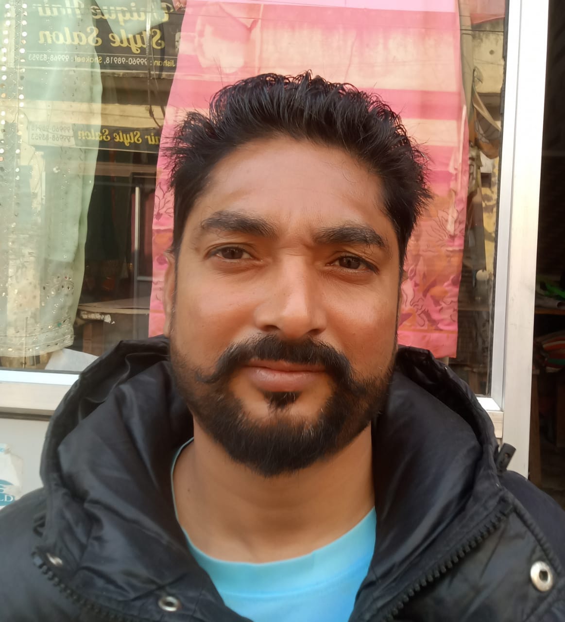 नागी एसटीडी के पास टूटी और उबड़ खाबड़ सड़क। संवाद नागी एसटीडी के पास टूटी और उबड़ खाबड़ सड़क। संवाद