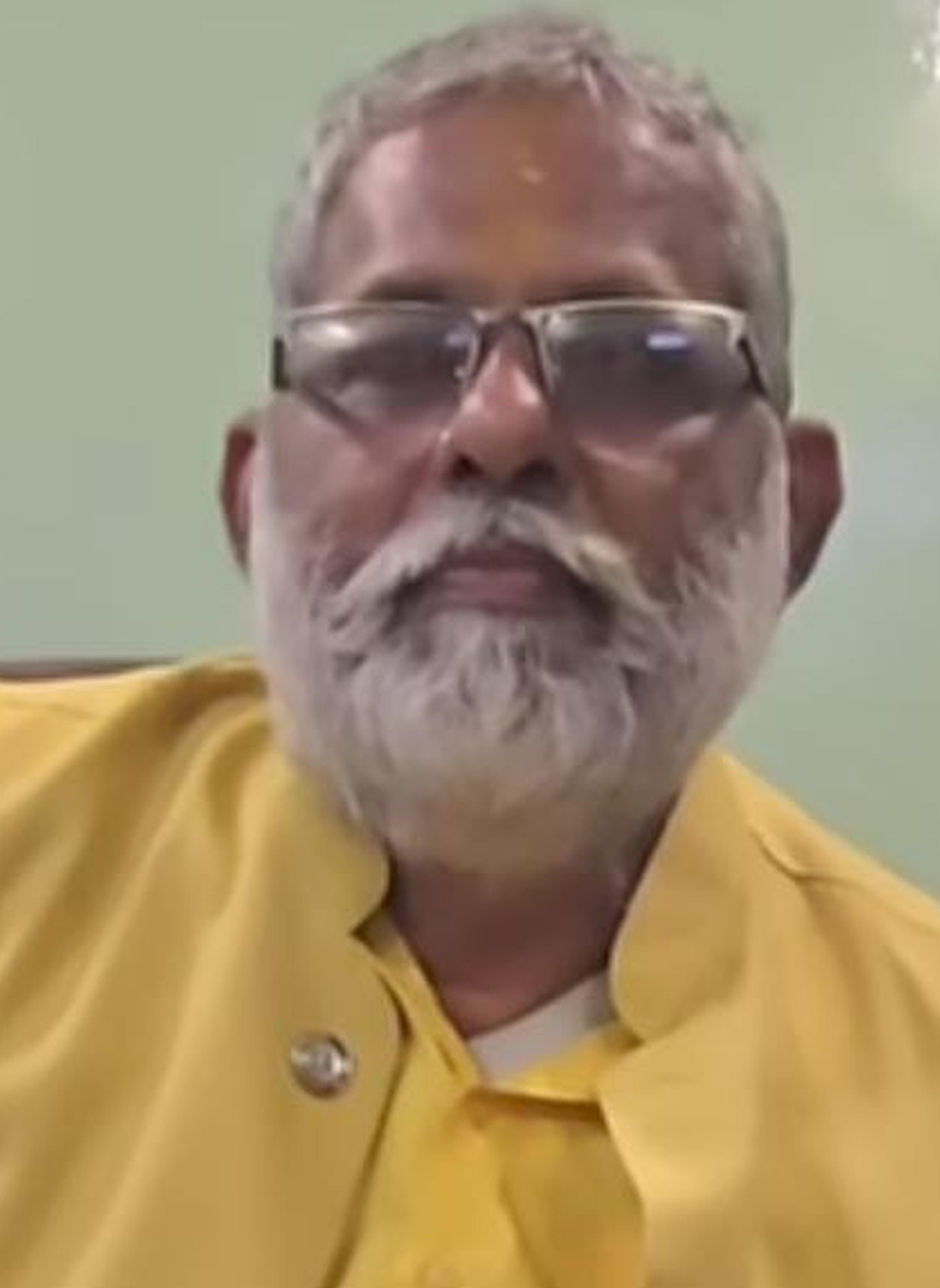 फोटो 38-हत्या के प्रयास में वांछित प्रधान के पति संतोष द्विवेदी। स्रोत वीडियो ग्रैब