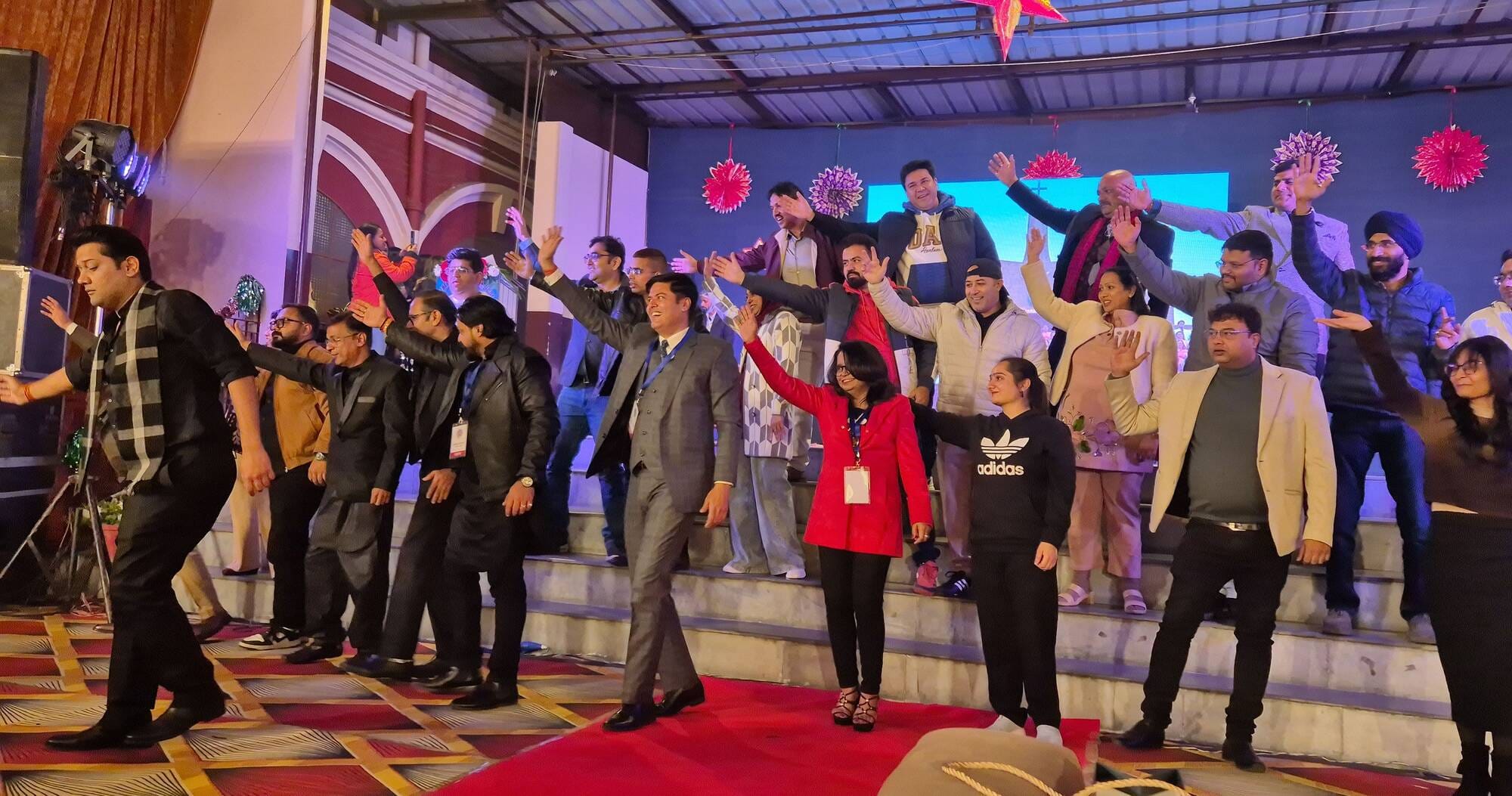  हजरतगंज स्थित कैथेड्रल स्कूल कैंपस में शनिवार को पूर्व छात्र मिलन समारोह 2025 का आयोजन हुआ। आय