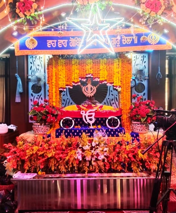 कचहरी रोड स्थित गुरुद्वारा श्री गुरु सिंह सभा में श्री सुखमनी साहिब का पाठ करता रागी जत्था। सं कचहरी रोड स्थित गुरुद्वारा श्री गुरु सिंह सभा में श्री सुखमनी साहिब का पाठ करता रागी जत्था। सं