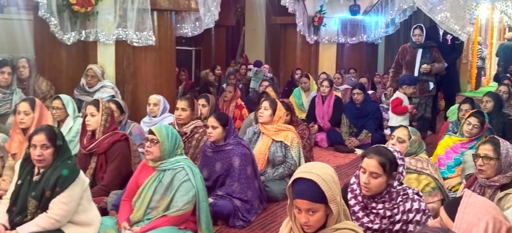 कचहरी रोड स्थित गुरुद्वारा श्री गुरु सिंह सभा में श्री सुखमनी साहिब का पाठ करता रागी जत्था। सं कचहरी रोड स्थित गुरुद्वारा श्री गुरु सिंह सभा में श्री सुखमनी साहिब का पाठ करता रागी जत्था। सं