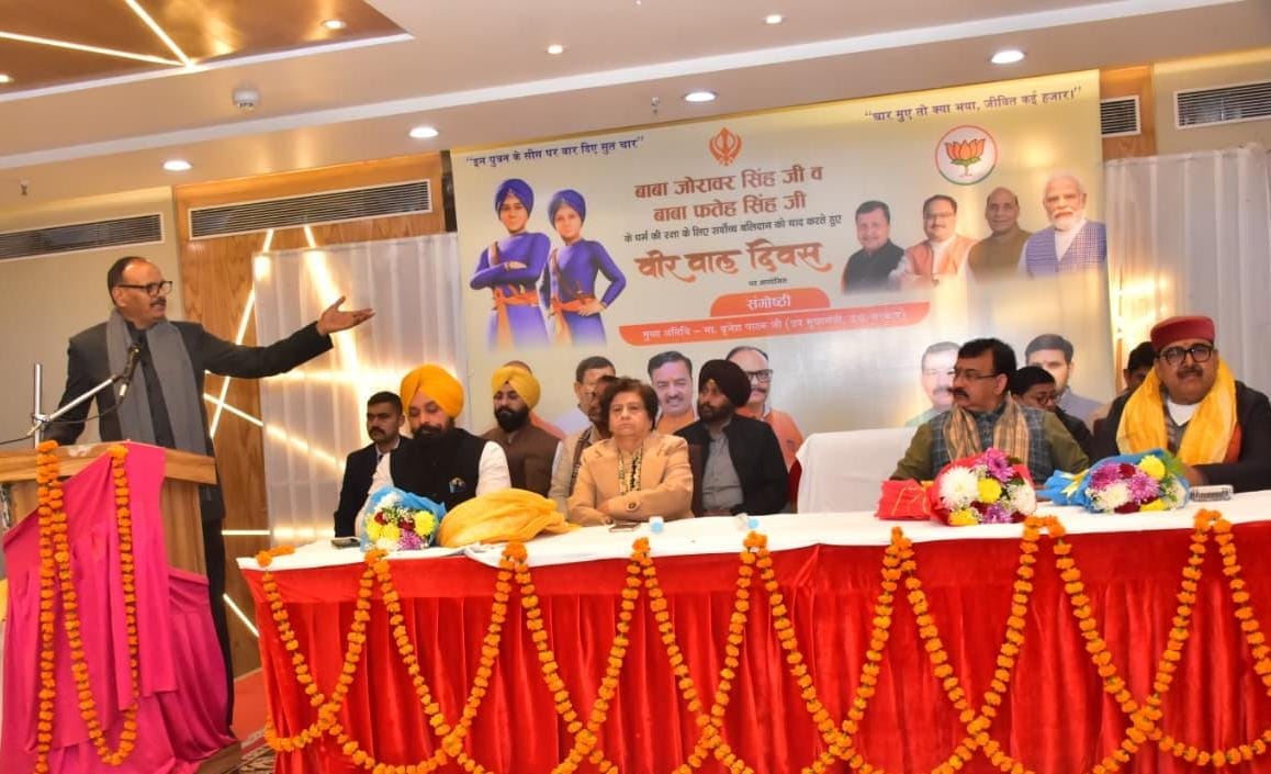 कृष्णानगर स्थित होटल में हुई संगोष्ठी में बोलते डिप्टी सीएम ब्रजेश पाठक। -संवाद