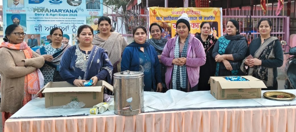 मुलाना में शहादत दिवस पर पंजाबी परिवार द्वारा लगाए लंगर में मौजूद महिलाएं। संवाद मुलाना में शहादत दिवस पर पंजाबी परिवार द्वारा लगाए लंगर में मौजूद महिलाएं। संवाद