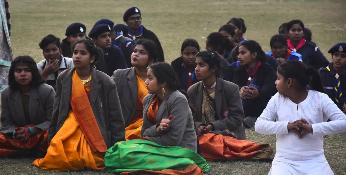 राजधानी में ठंड से शनिवार को लोग परेशान दिखे।