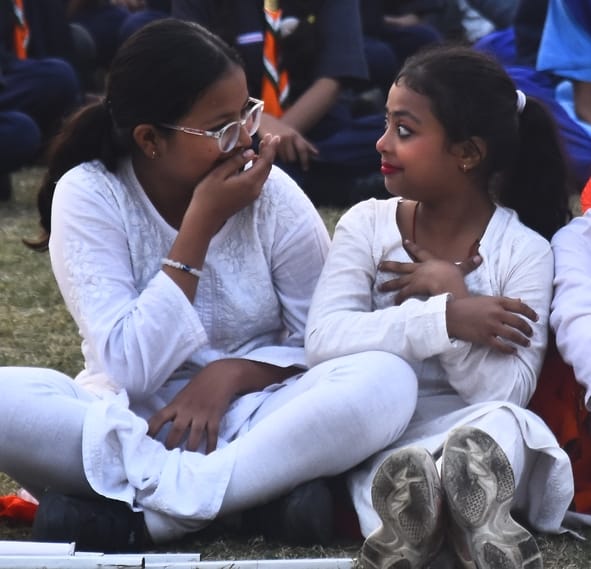 राजधानी में ठंड से शनिवार को लोग परेशान दिखे।